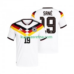 Muškarci Domaći Home Dresova Njemačka Leroy Sane 19 World Cup 2026 Kratkih Rukava Muškarci Domaći Home Dresova Njemačka Leroy Sane 19 World Cup 2026 Kratkih Rukava