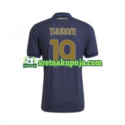 Muškarci Treći Dresova Juventus Lilian Thuram 19 2024-2025 Kratkih Rukava Muškarci Treći Dresova Juventus Lilian Thuram 19 2024-2025 Kratkih Rukava